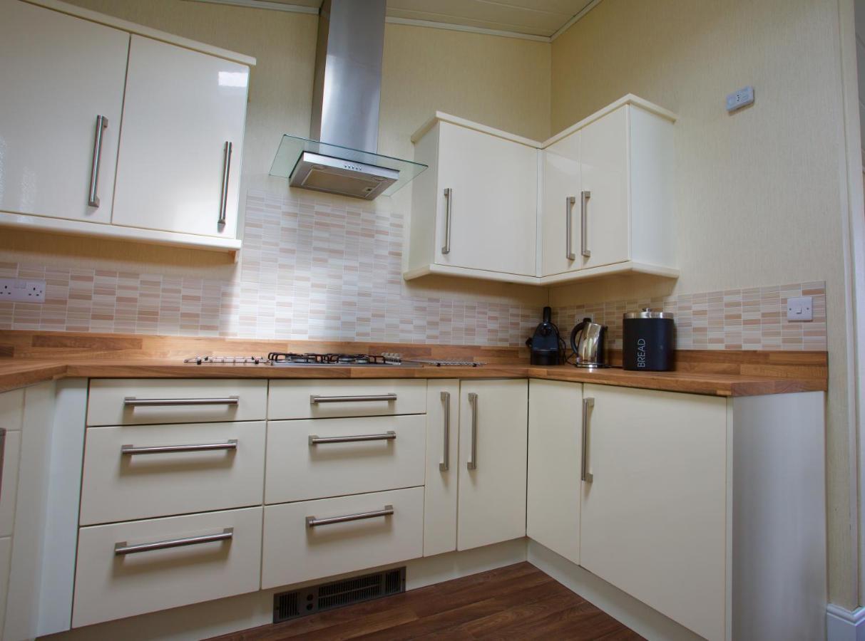 Lovely 3-Bed Cottage In 엘리 외부 사진