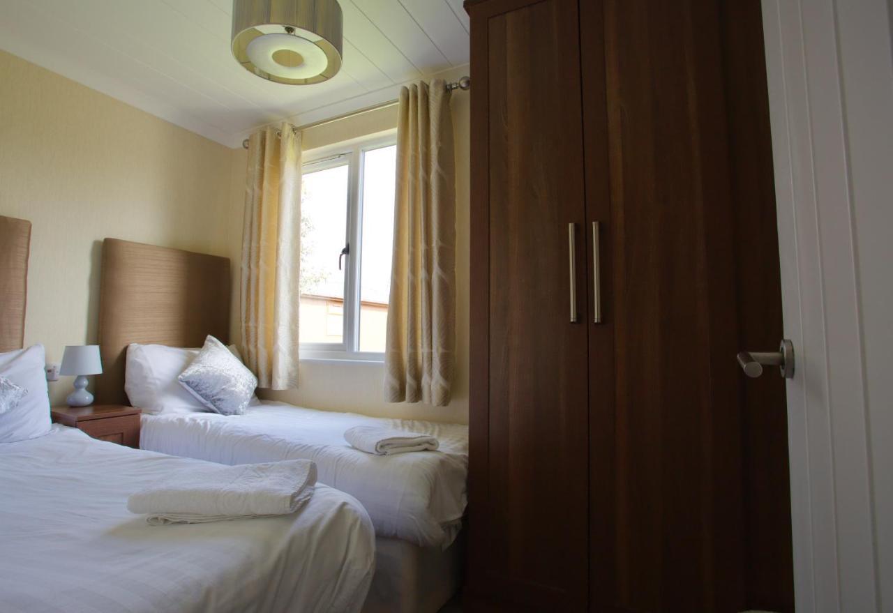 Lovely 3-Bed Cottage In 엘리 외부 사진